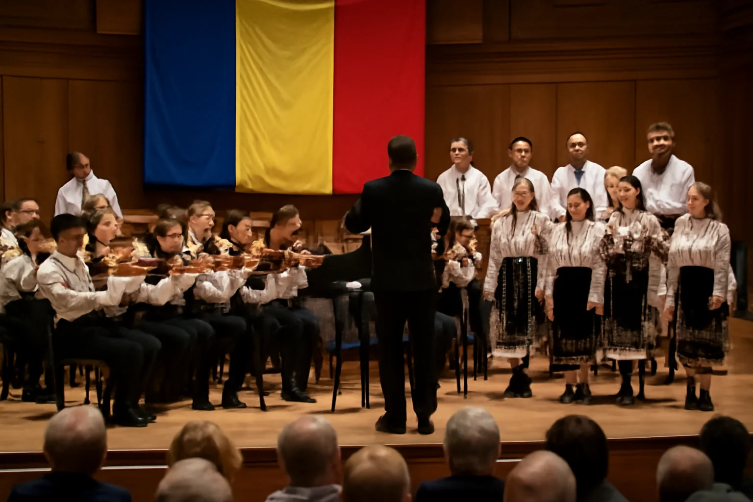 Concert folcloric la Ploiești de Ziua Unirii Principatelor, la Filarmonica „Paul Constantinescu”